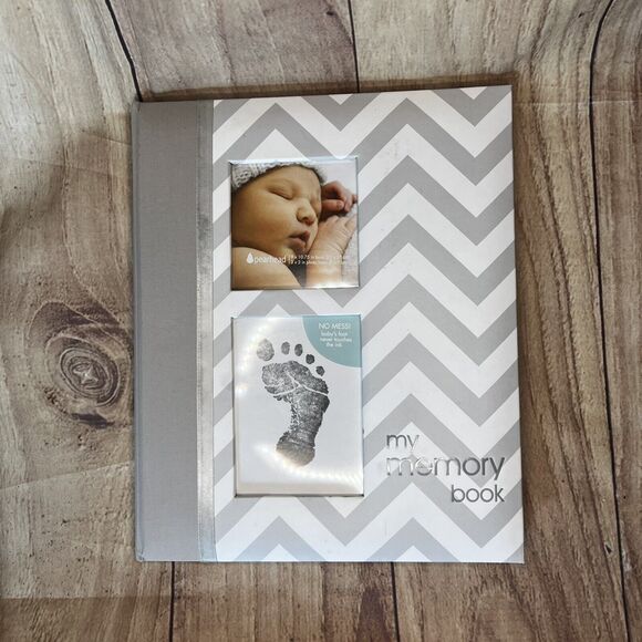 Pearhead Unisex Chevron Baby Book My Memory Book- Opened, Unused. - Picture 1 of 4